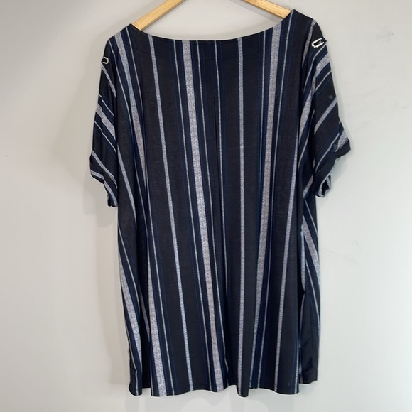 Lily Morgan Striped Top Black White Blue Cap Sleeve Grommet Details Boatneck 1X - Picture 11 of 12